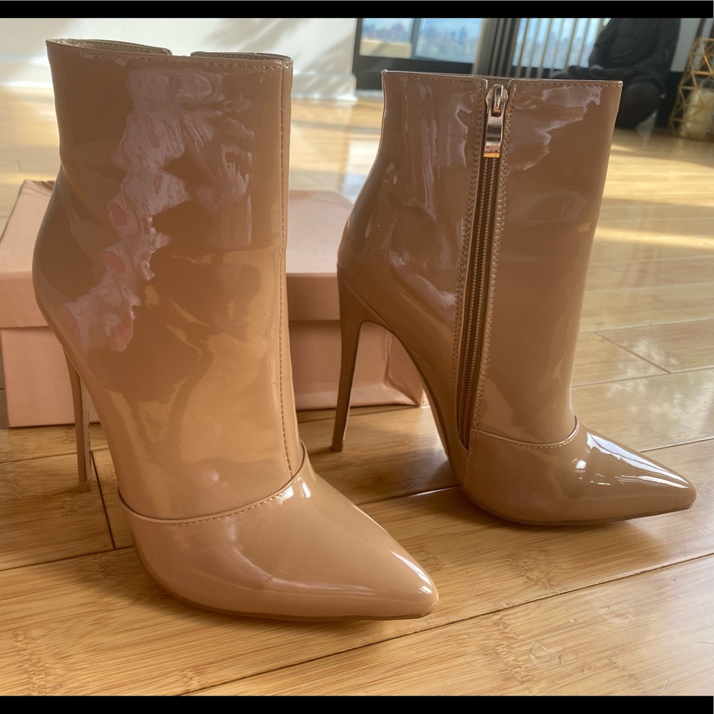 Brand New Simmi patent leather tan ankle Boots sz7